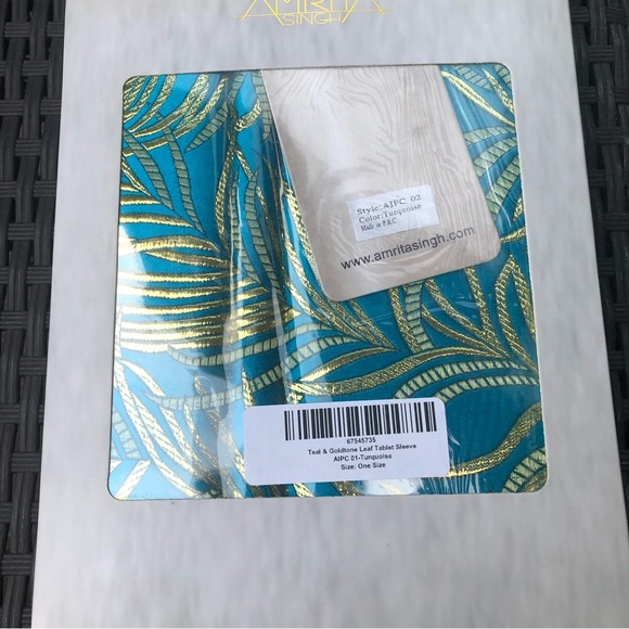 🦚🦚🦚 Turquoise Embroidered Tablet Sleeve 🦚🦚🦚 - Picture 2 of 5